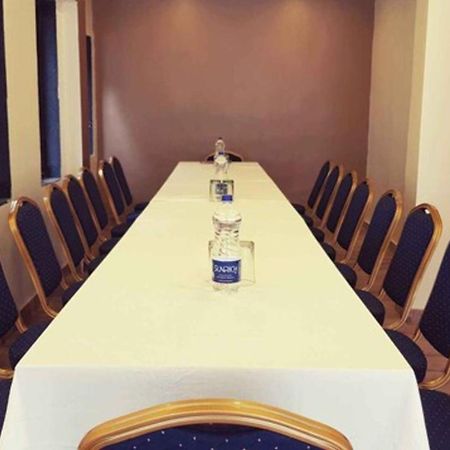 Hotel Ashoka, Pune Yerandwane Екстер'єр фото