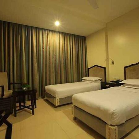 Hotel Ashoka, Pune Yerandwane Екстер'єр фото